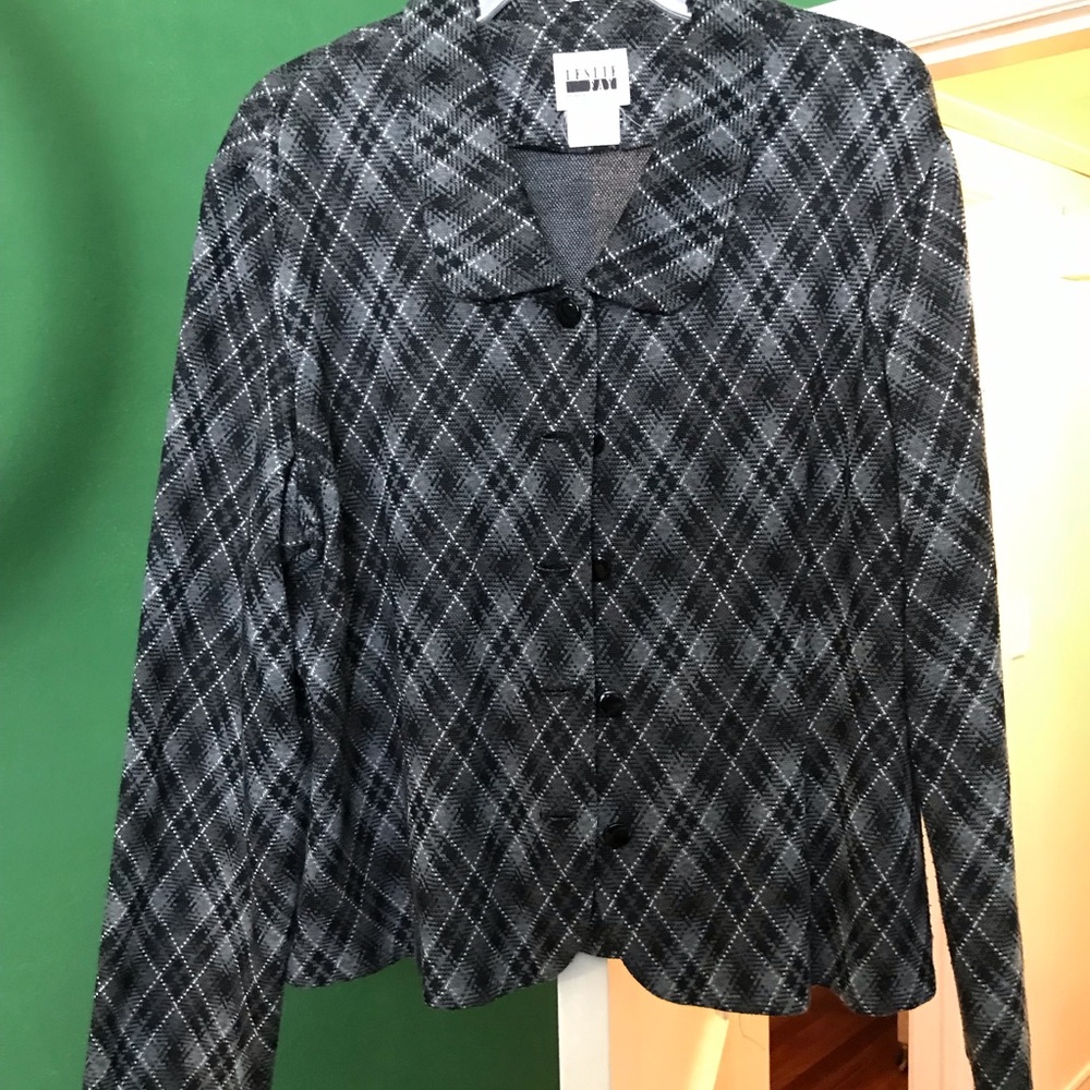 Beautiful patterned lightweight jacket or blazer!